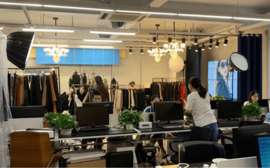 上海市通化商會走訪副會長企業華芾服飾，共話鞋帽零售新機遇